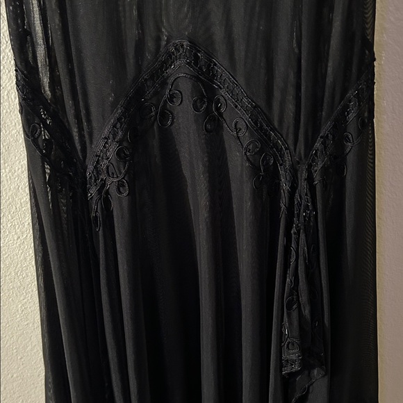 Elegant Black Sheer Dress with Lace Detail - Picture 12 of 16